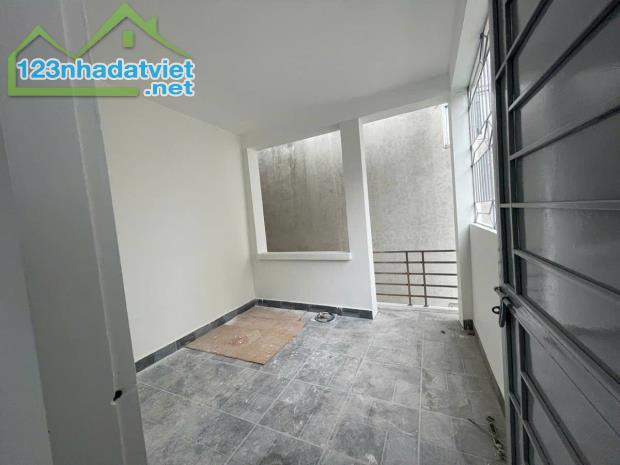 Bán NHà Đường Kim Giang 31 m2 4 tầng 6.5 tỷ ngõ nông gần Ô tô Quận Hoàng - 1