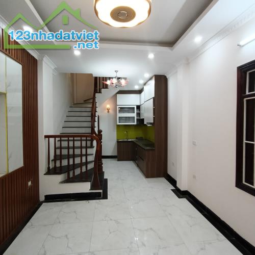 Bán nhà Hà Trì, HĐ, 35x 5T, gần ngã 5 Hà Trì, cách đường ô tô 200m, giá ngon 6.3 tỷ.
