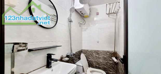 Nhà ĐẸP dân xây, ô tô đỗ cửa, ngõ thông ô tô tránh, 30m2, 4 tầng, giá 6 tỷ 900 triệu, tại