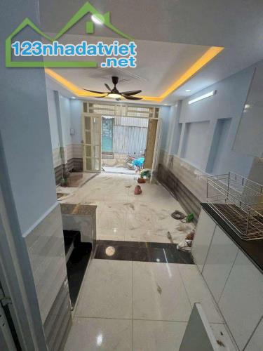 Bán nhà Sổ Hồng riêng Quận 7 - DT: 4m x 7m - GIÁ: 3 TỶ 600