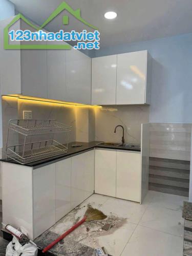 Bán nhà Sổ Hồng riêng Quận 7 - DT: 4m x 7m - GIÁ: 3 TỶ 600 - 2