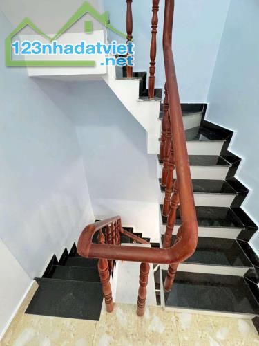 Bán nhà Sổ Hồng riêng Quận 7 - DT: 4m x 7m - GIÁ: 3 TỶ 600 - 3