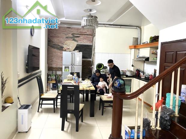 Phân Lô – Ô Tô Vào Nhà – Full Nội Thất Xịn – Hai Mặt Thoáng Trước Sau – Gần Hồ Đền Lừ