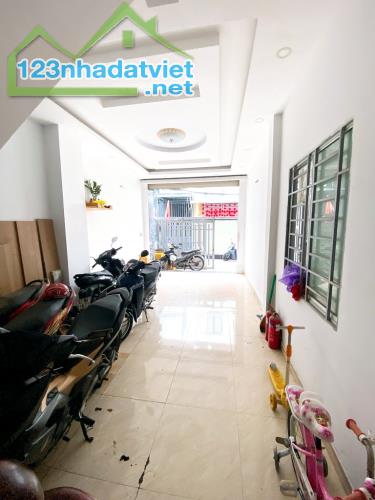 BÁN NHÀ HẺM XE HƠI CHUYÊN DÙNG 9 ,QUẬN 7,4 LẦU 12PN ,THU NHẬP 25TR ,GIÁ CHỈ 8.7 TỶ. - 2