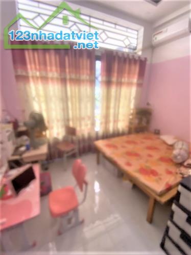 TẦM 7 TỶ TL - QUẬN 10 PHƯỜNG 15 - KHU PHÂN LÔ XE HƠI THẲNG TRỤC - 35M2 (4*8.5M) 2 LẦU 3PN