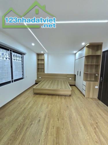 Bán Tòa nhà CHDV 250m2 Thái Thịnh Đống Đa giá chỉ 80 tỷ mặt tiền 16m - 2