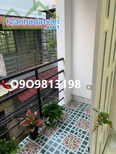 ♥️♥️♥️Nhà P4 Quận 10 - 20M Mặt Tiền 3PN - SHR 3 Tầng Ở Ngay.♥️♥️♥️