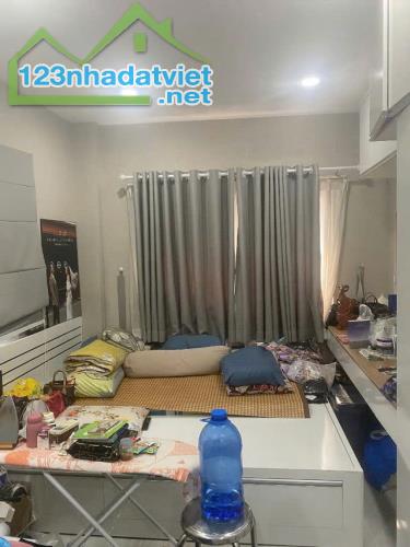 Bán gấp nhà đẹp quận 3: 11 tỷ - Cách Mạng Tháng Tám-Diện tích: 42m2 ngang khủng 5.6m. -1 - 1
