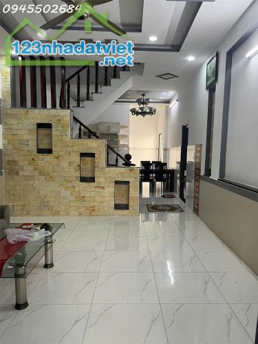 Cho thuê nhà mới gần chợ 7*15m, 1 trệt 1 lầu 4 pn,Thạnh Lộc 13 Q.12 - 4