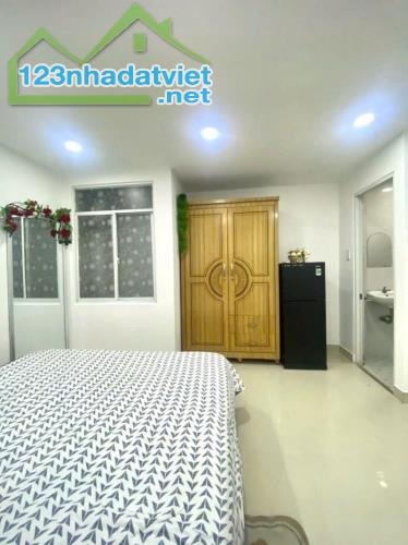 CHDV 5 TẦNG, DTSD 200M2, 10 PHÒNG, DÒNG TIỀN 40 TR/ TH GIÁ 8.6 TỶ KẾ BÊN LOTTEMART - 1