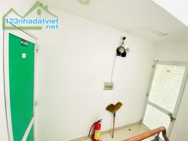 CHDV 5 TẦNG, DTSD 200M2, 10 PHÒNG, DÒNG TIỀN 40 TR/ TH GIÁ 8.6 TỶ KẾ BÊN LOTTEMART - 4