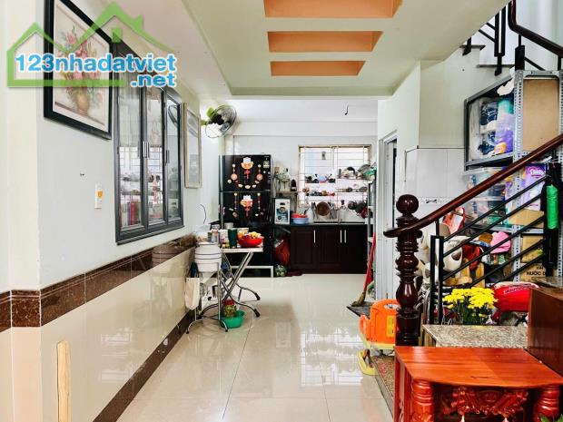 🔥🔥Nhà 3tầng,Hẻm ô tô Thạnh Lộc 29,Q12.43m2,(4x11),chỉ 4.35ty.🔥🔥 - 1