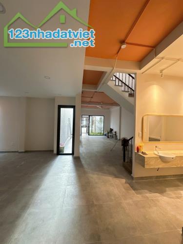 Bán Nhà 1 Trệt 1 Lầu Đẹp 200m2 Ngay Khu Phố Đêm Xuân Thủy,Thảo Điền,Q2 -Giá 36,5 Tỷ TL - 1