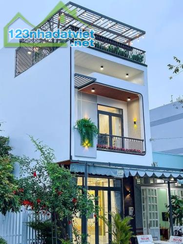 Rẻ nhất Trích Sài Tây Hồ. 91m2, nhà đẹp ở ngay, sổ đỏ chính chủ, chỉ 13.45 tỷ đồng.