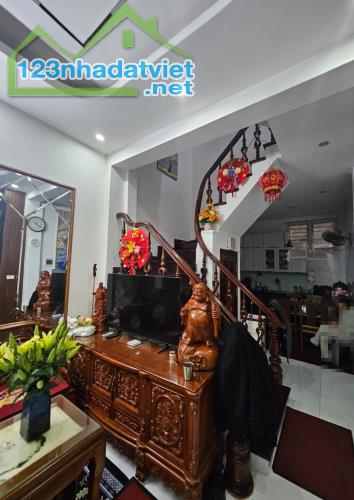 NHÀ ĐẸP AN DƯƠNG VƯƠNG – Ô TÔ ĐỖ CỬA, VÀO NHÀ – VIEW SÔNG HỒNG.