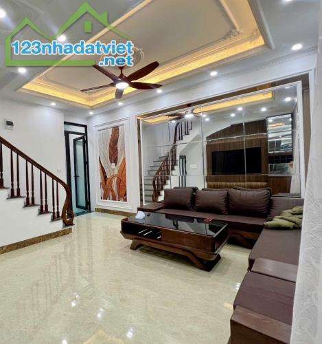 TRUNG TÂM ĐỐNG ĐA - CÁCH Ô TÔ 10M -  ĐẸP MỚI -  TIỆN NGHI - SANG TRỌNG
