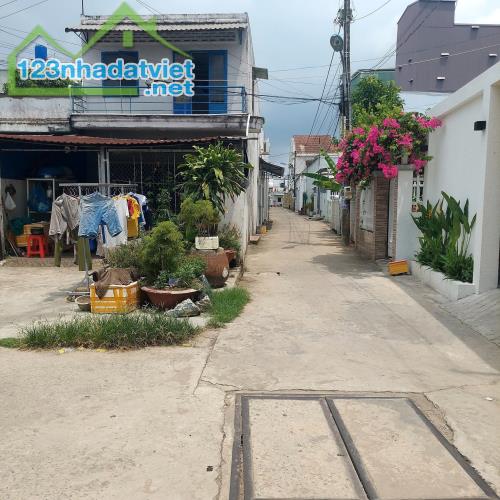 kẹt tiền bán gấp nhà đường Giáp Hải, Củ Chi 180m2 , sổ hồng riêng. Giá bán 950 triệu
