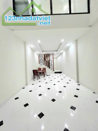 BÁN NHÀ KIM GIANG – 7 TẦNG THANG MÁY MỚI TINH – NGÕ RỘNG – GẦN Ô TÔ – CÓ BÃI GỬI XE - 8.8 - 1