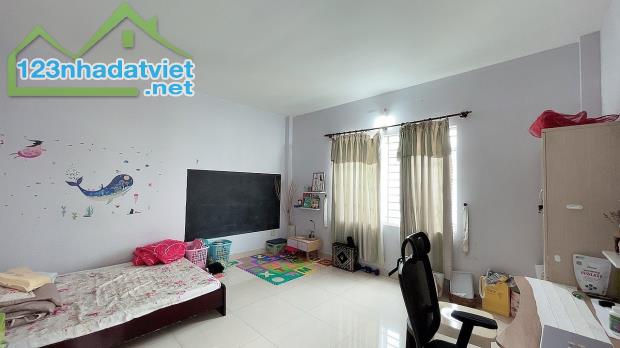 Nhà ngang 8m Hẻm XH Huỳnh Tấn Phát, Phường Bình Thuận, Quận 7, giá 13.5 tỷ