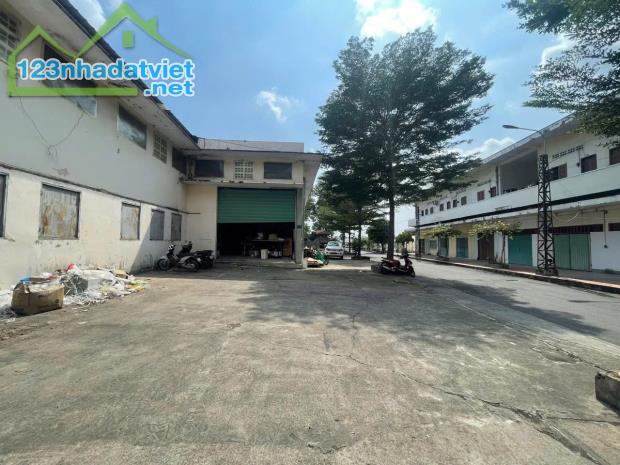Cần Cho Thuê Kho Tại Thủ Đức — Giá Rẻ 90k/m², Kho Mới Đẹp, An Ninh 24/7. Liên hệ: - 4