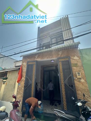 60M2 3 TẦNG LÊ VĂN KHƯƠNG HIỆP THÀNH QUẬN 12 HXH GIÁ 4,49 TỶ
