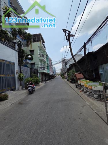 Bán gấp nhà ở ngay Mễ Cốc, xe hơi đỗ cửa, 56m2, khu vực nhà cao tầng, ko quy hoạch, SHR.