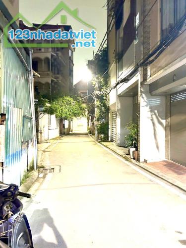 BÁN NHÀ PHỐ TRẠM LONG BIÊN - 36 M², 5 TẦNG, HƠN 6 TỶ - NGÕ RỘNG, NÔNG, 3 BƯỚC RA Ô TÔ TRÁN