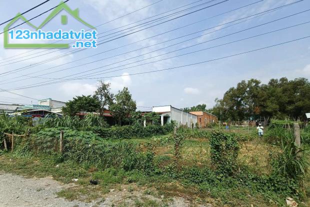đất ngộp xã phước thạnh diện tích 1100m2 có 300m2 đất thổ , qh hiện hữu