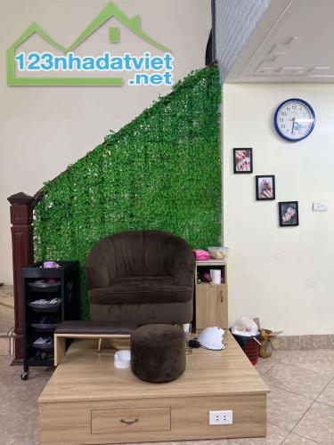 Chuyển cửa hàng mình cần sang nhượng cửa hàng tóc móng gội ở Đội Cấn, Ba Đình, Hà Nội