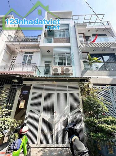 Bán nhà đẹp xe hơi, TT Nhà Bè - DT: 4m x 14m - Giá: 5 TỶ 800 TRIỆU - 2