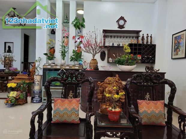 Chính chủ bán căn biệt thự đường hải đăng vũng tàu 400m2 có 260m2 thổ cư sân vườn sẵn