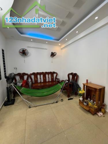 Bán nhà ngay Aeon Mall Tân Phú, ngang 4.5, sát mặt tiền, 2 tầng đúc BTCT, giá chỉ 4 tỷ - 3