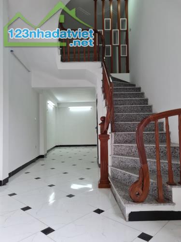 Chỉ 4 tỷ nhà xây mới thiết kế tầng một phòng ô tô lùi cửa Giá siêu hời - 3