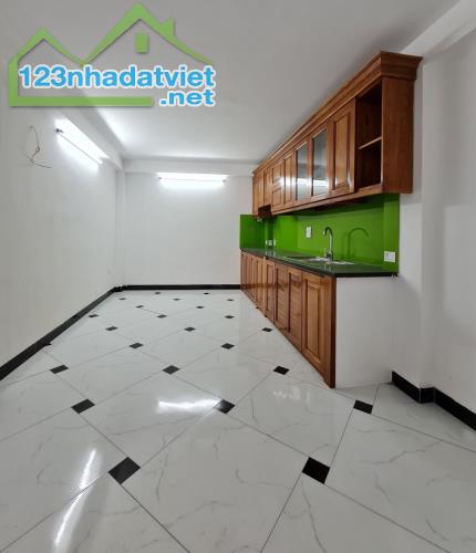 Chỉ 4 tỷ nhà xây mới thiết kế tầng một phòng ô tô lùi cửa Giá siêu hời - 2