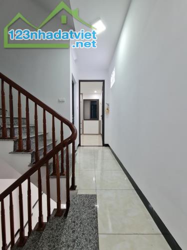 Chỉ 4 tỷ nhà xây mới thiết kế tầng một phòng ô tô lùi cửa Giá siêu hời - 1