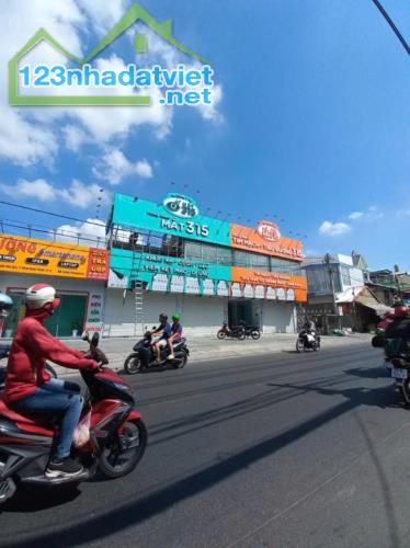 Bán nhà góc 3 mặt tiền Nguyễn Văn Quá Q12. Diện tích 19x35 Sổ công nhận 675m2 HĐT 120tr/1 - 1