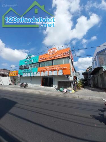 Bán nhà góc 3 mặt tiền Nguyễn Văn Quá Q12. Diện tích 19x35 Sổ công nhận 675m2 HĐT 120tr/1