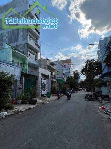 Bán GẤP Tòa nhà Căn Hộ Q7- Diện tích: 4,85m x 20m - Giá : 22,5 Tỷ - 4