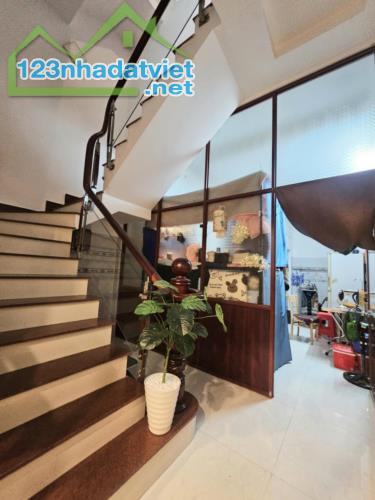 Bán nhà 4 tầng Nguyễn Ảnh Thủ, Hẻm dân trí, xe hơi vào nhà chỉ 7.9 tỷ TL. - 1