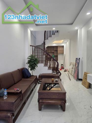 Nhà Đẹp Cự Khối 37m 4tầng Full Nội Thất Sịn - oto đỗ cửa - Giá 5,9tỷ - 5