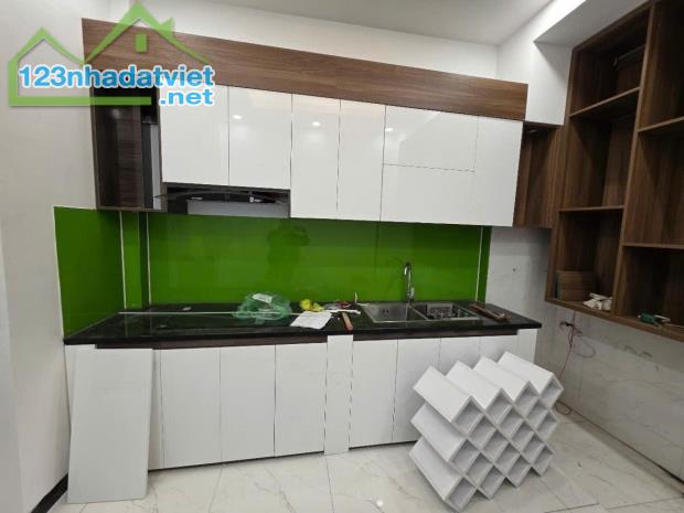Nhà Đẹp Cự Khối 37m 4tầng Full Nội Thất Sịn - oto đỗ cửa - Giá 5,9tỷ - 4