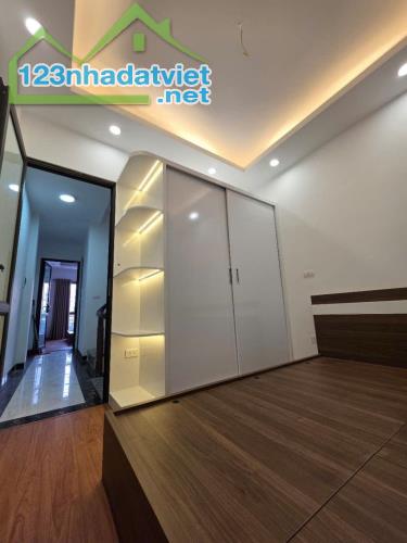 Nhà Đẹp Cự Khối 37m 4tầng Full Nội Thất Sịn - oto đỗ cửa - Giá 5,9tỷ - 2