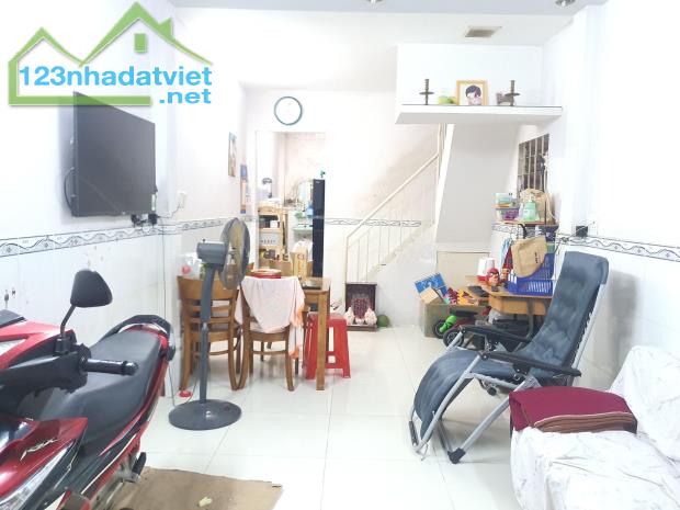 (425) BÁN NHÀ LÝ THÁNH TÔNG, TÂN PHÚ. TPHCM. - Giá 4t3 TL. - Hẻm 3m. 38m2. - Kết cấu: trệt - 1
