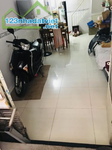 (425) BÁN NHÀ LÝ THÁNH TÔNG, TÂN PHÚ. TPHCM. - Giá 4t3 TL. - Hẻm 3m. 38m2. - Kết cấu: trệt - 2