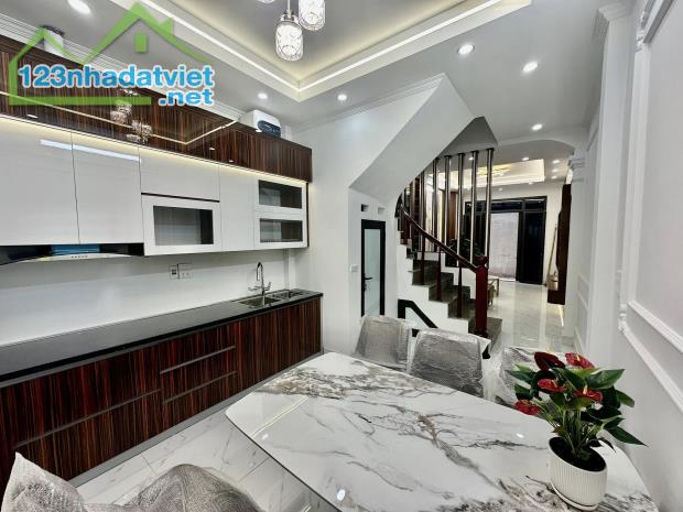 🔥🔥🔥 BÁN NHÀ KIM GIANG - 38M² - 4 TẦNG - FULL NỘI THẤT - GẦN Ô TÔ 🔥🔥🔥 - 4