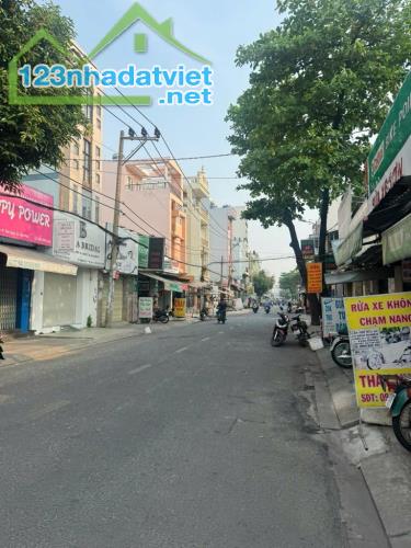 NHÀ 3 TẦNG -HẺM 6M -NHỈNH 4 T.Ỷ - 2