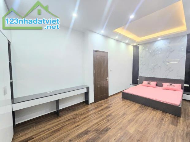 Hơn 6 Tỷ Ô Tô Đậu Cạnh Nhà - TT Hoàng Mai - Nhà Cực Đẹp Về Ở Luôn - Ngõ Thông - 2