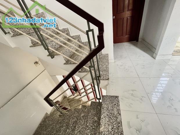 BÁN NHÀ QUẬN 8 ,3 LẦU 2MT KINH DOANH,HẺM XE HƠI THÔNG Đ.ĐẶNG CHẤT. - 2