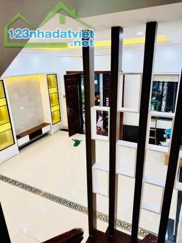 Bán nhà đẹp phố Trạm, trung tâm quận Long Biên,nhà mới tinh 45m2 x5 tầng , mặt tiền vô đối - 2