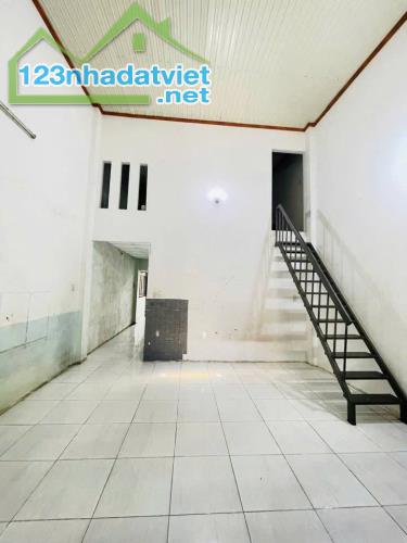 Bán gấp nhà cấp 4 có gác lửng ở Bà Điểm, Hóc Môn, 80m2 SHR. Giá 810tr - 4